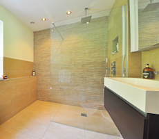 Scheidingswand is van gehard glas